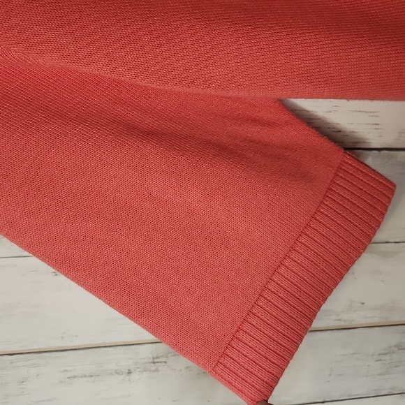 🎅Chico's Zenergy Pink V-Neck Sweater with Button Accents & Hood Size 1 - Picture 3 of 6